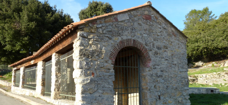 Le lavoir fontaine des Laines