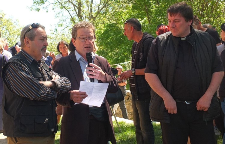 le président(Jean), M.le curé (Gaétan), M.le Maire(Robert)