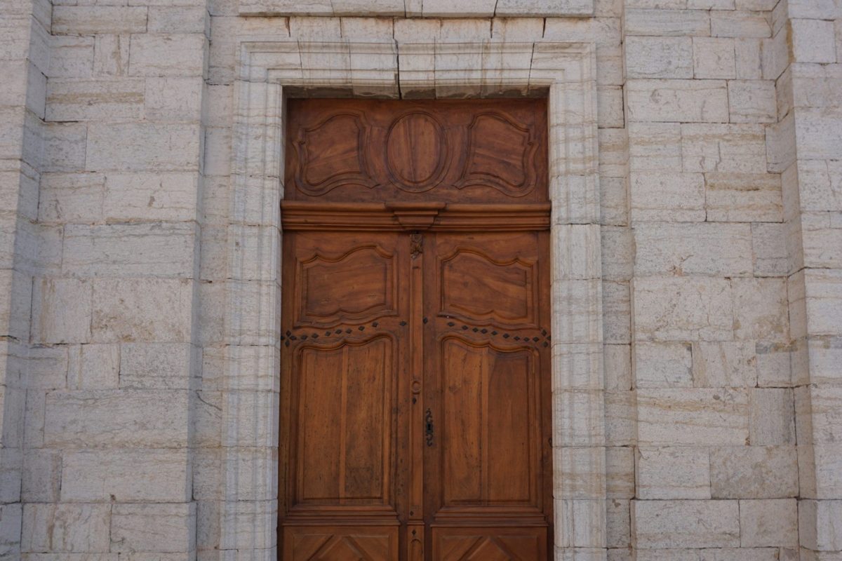 [Travaux] Collégiale de Pignans – Restauration des portes côté ouest