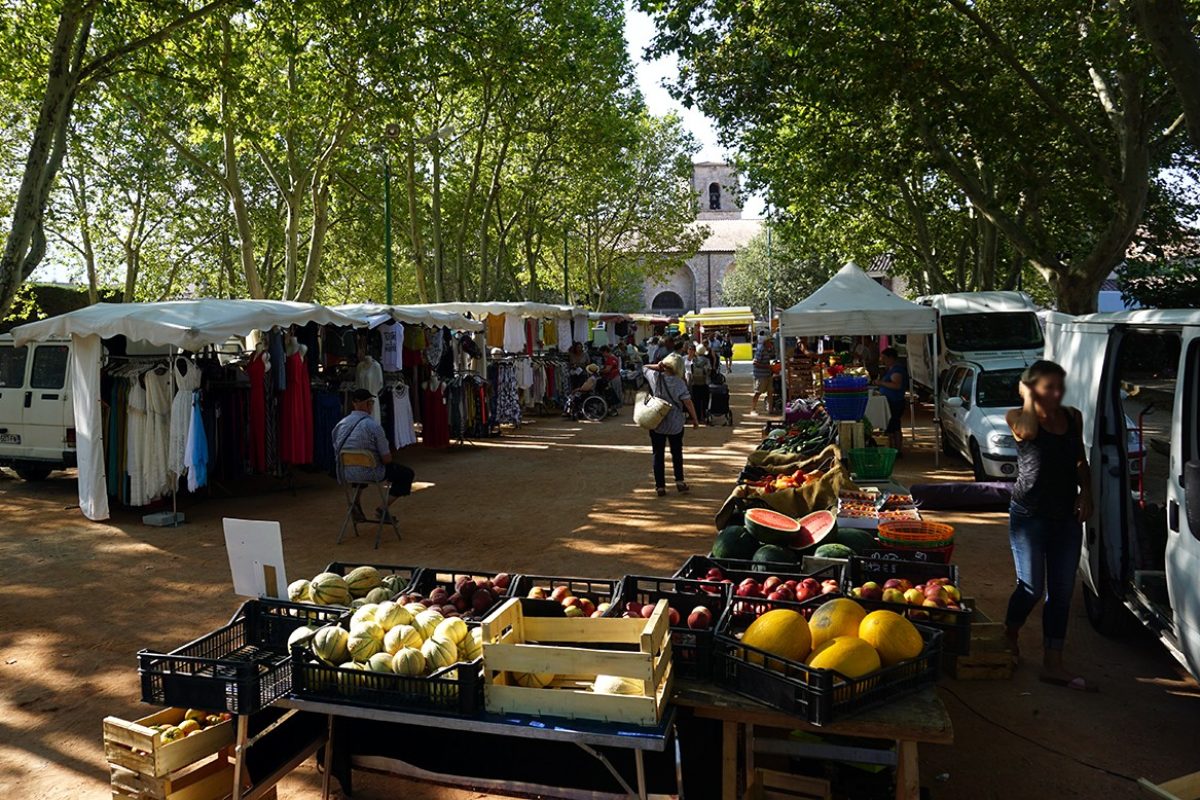 Marché déplacé au boulodrome pendant les travaux