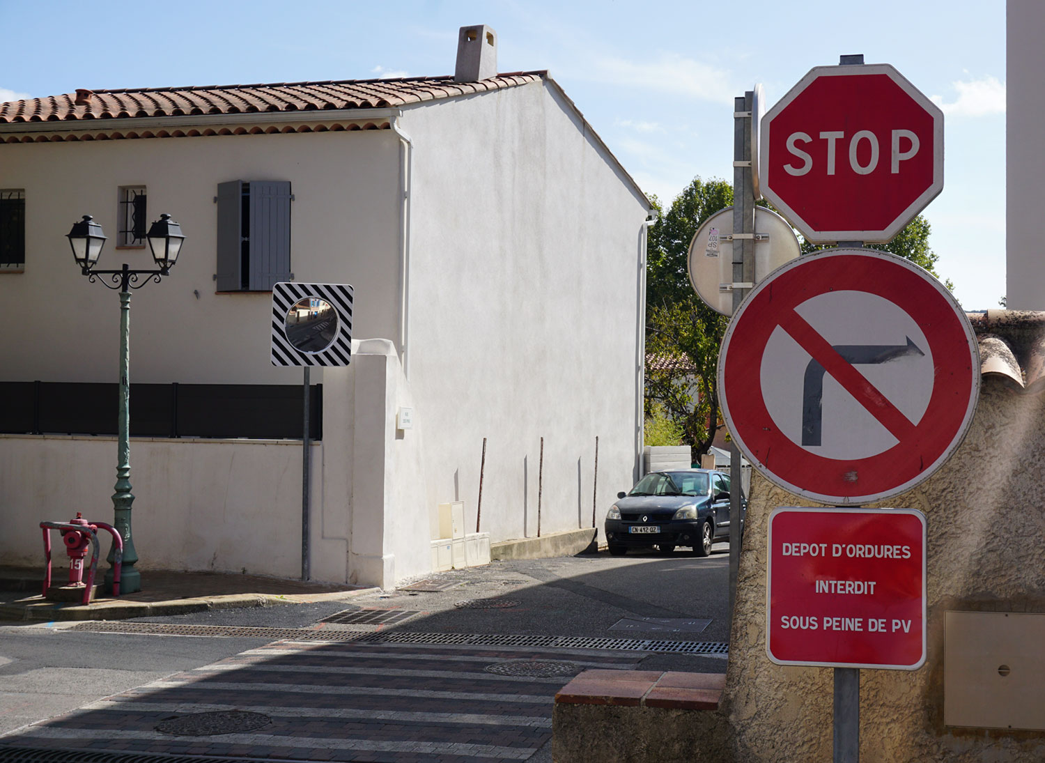 Miroir sortie de parking, Miroirs de signalisation