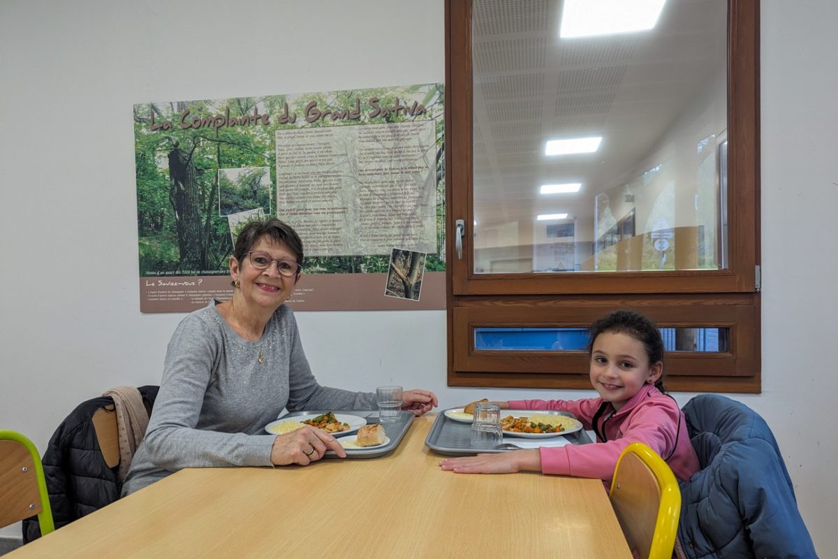 🚸Repas dans les écoles pour la fête des grands-mères 2024