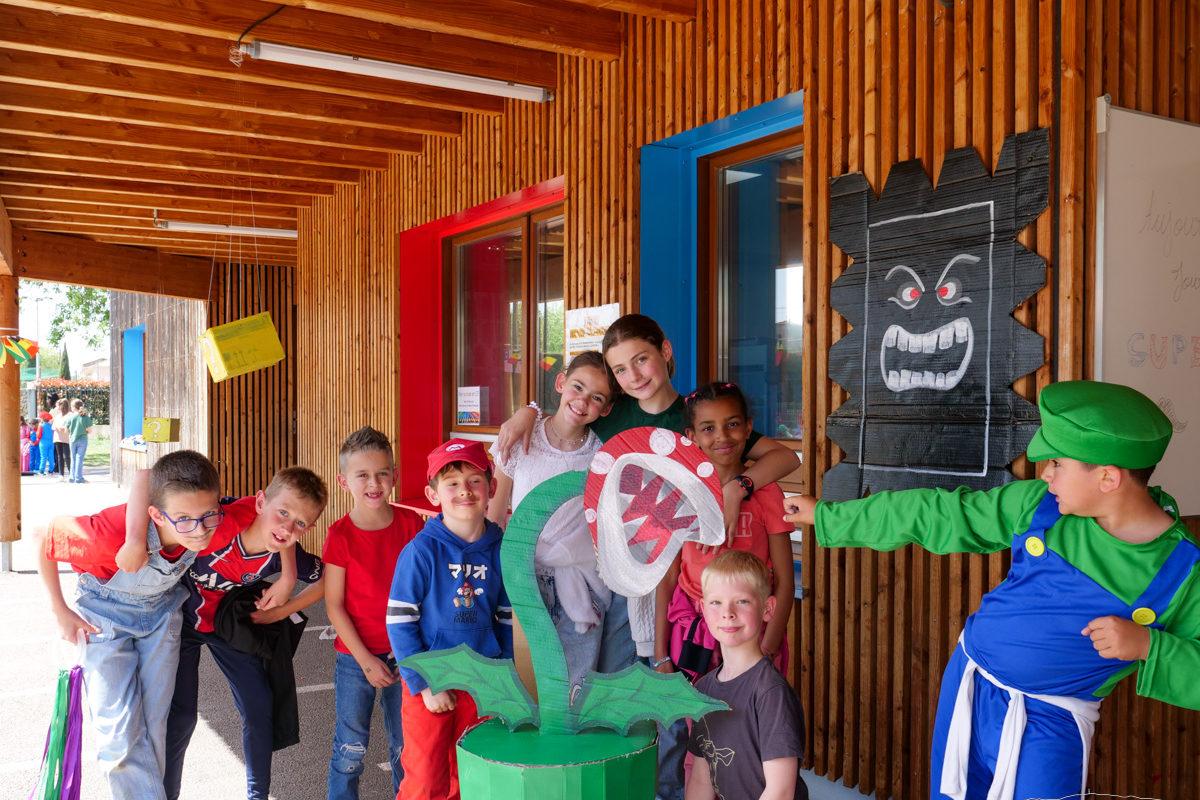 [Photos] Mario s’invite au périscolaire