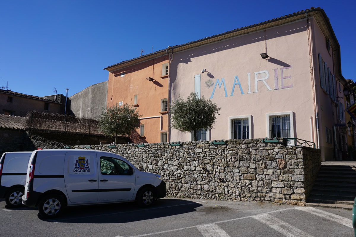 Important :  Parking réservé mairie