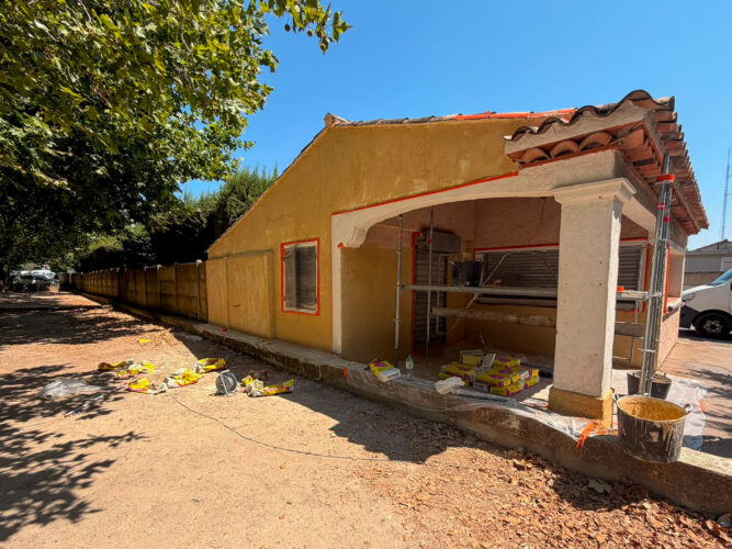 une maison en construction