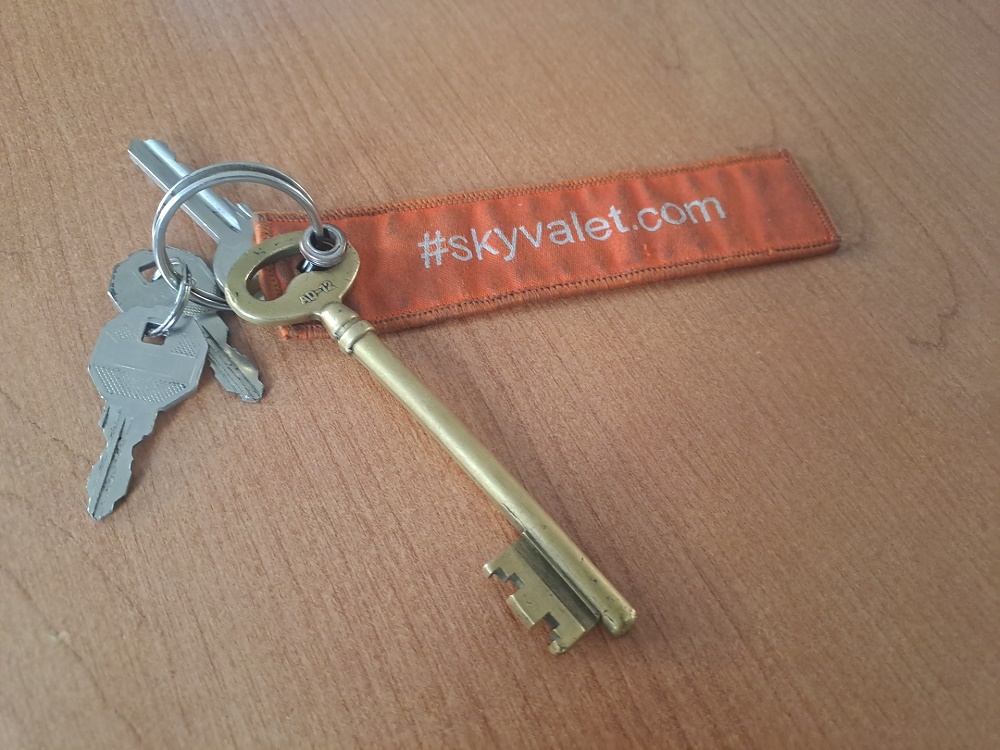Un porte-clés avec une clé